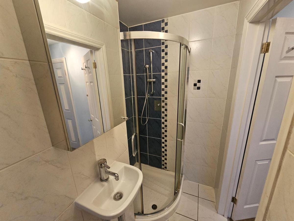 Large 4 Bedrooms Golders Green Лондон Экстерьер фото